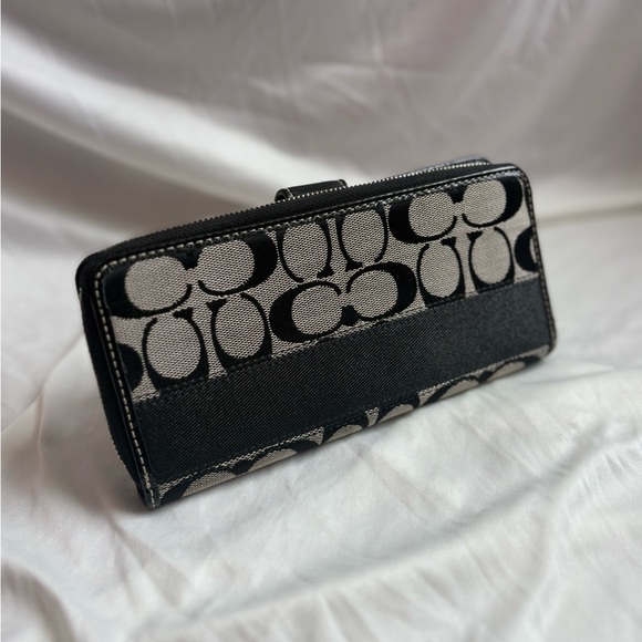 Coach Signature Canvas Wallet - Picture 2 of 4